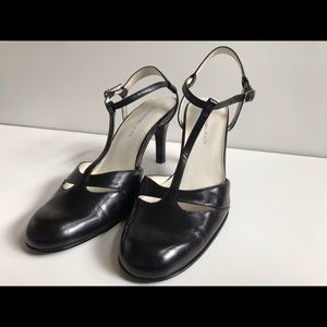 Bandolino Heels in the Style Bdcedric
